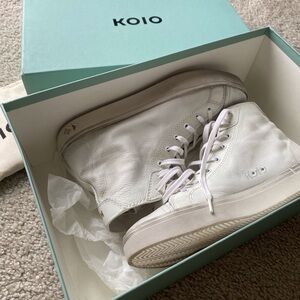 Koio Women’s Court in Chalk Distressed Sneakers - White, Size 9